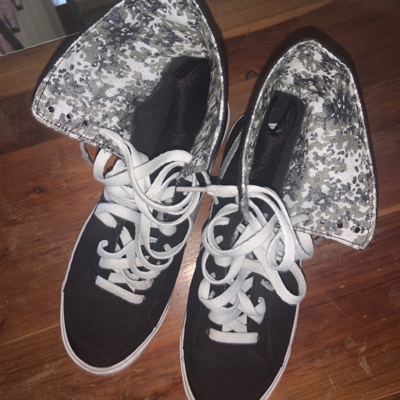 black and purple high top nikes